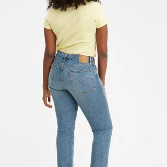 SOLD Levi's Wedgie Fit Jeans - Picture 2 of 4